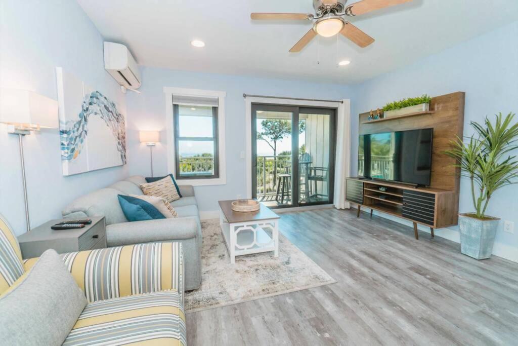 Direct Oceanfront - Heated Pool & Breathtaking Ocean View Villa *